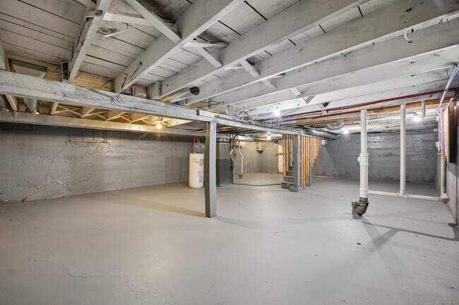 Building Photo - 3807 Manola Ave