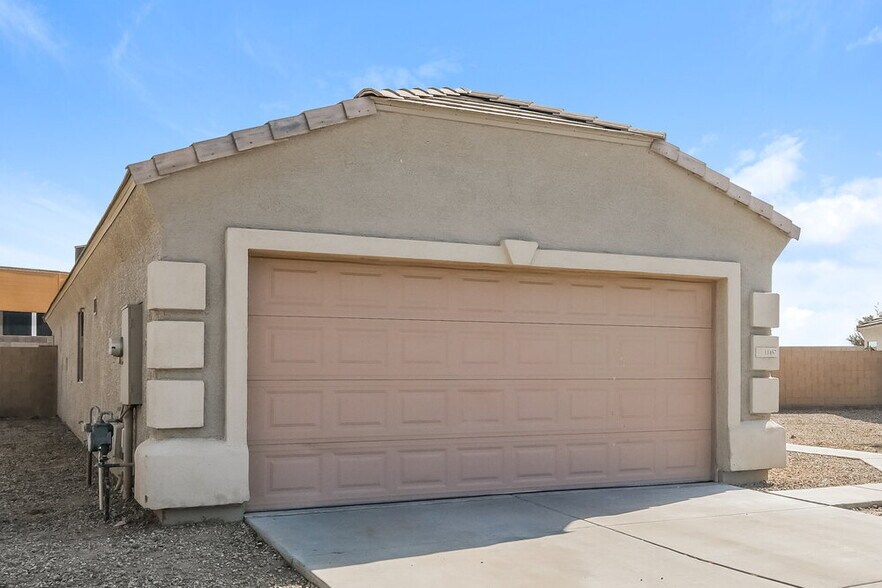 Building Photo - 11457 W Rio Vista Ln