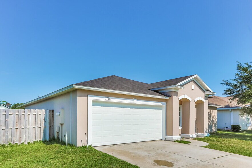 Building Photo - 1716 Hollow Glen Dr