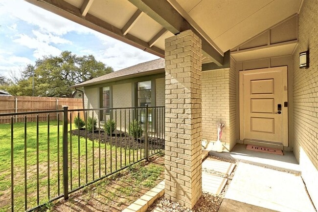 Building Photo - 7210 Towering Oaks Dr