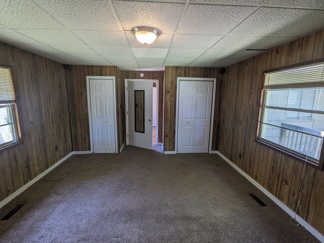 Building Photo - Wonderful home with nice yard and lots of ...