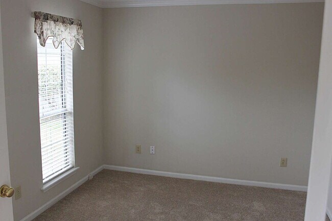 Building Photo - 4BD Home in Heart of Mt. Pleasant- Center Lake