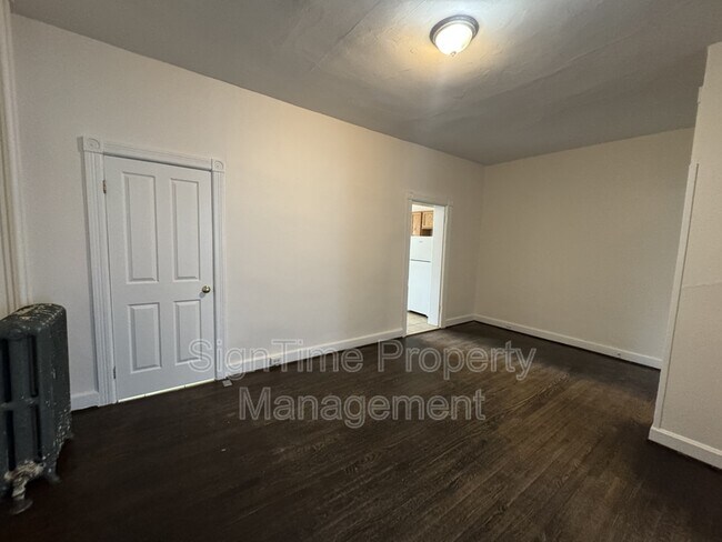 Building Photo - 42 E Franklin St