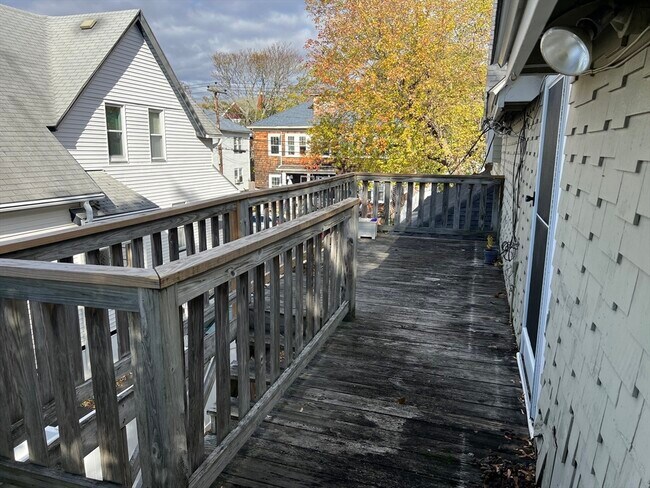 Building Photo - 21 Hawthorn Ave