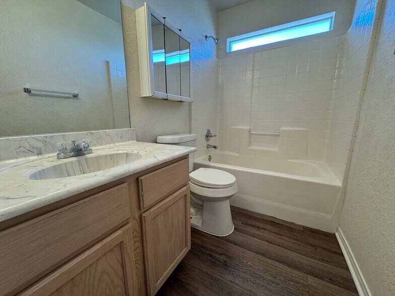 Building Photo - 1606 Dugger Cir