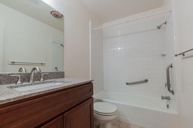 Building Photo - Beautiful 2 bed 2 bath for rent