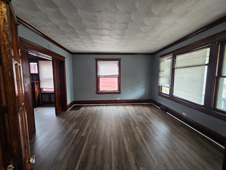 Building Photo - 1616 W Howett St