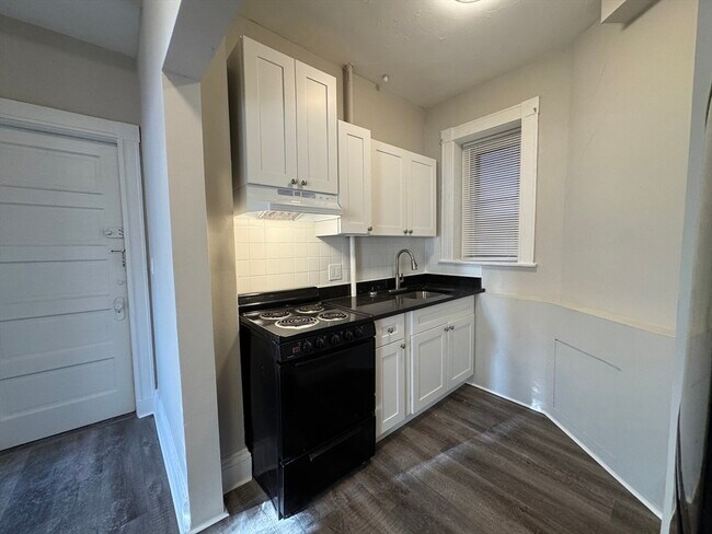 Building Photo - 8 Langmaid Ave