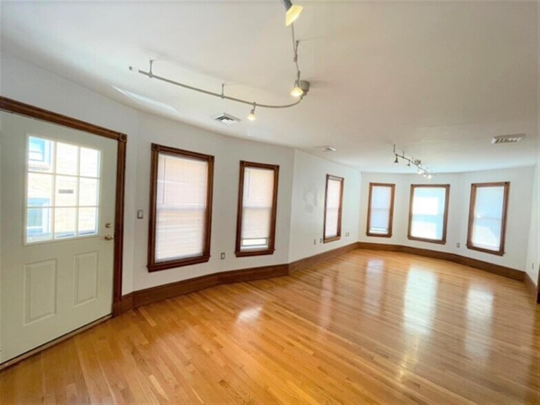 Building Photo - 15 Conwell Ave