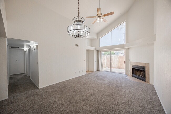 Building Photo - 2019 W Lemon Tree Pl