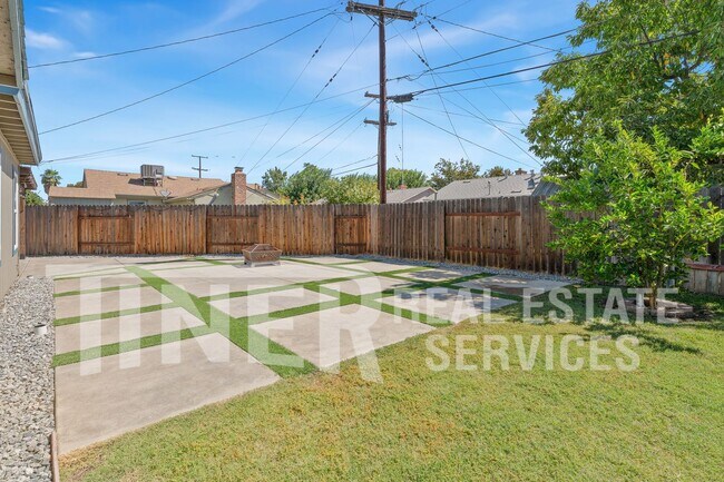 Building Photo - 1107 Meadow Rd