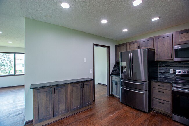 Building Photo - SPACIOUS 3 Bedroom / 2.5 Bath off 120th an...