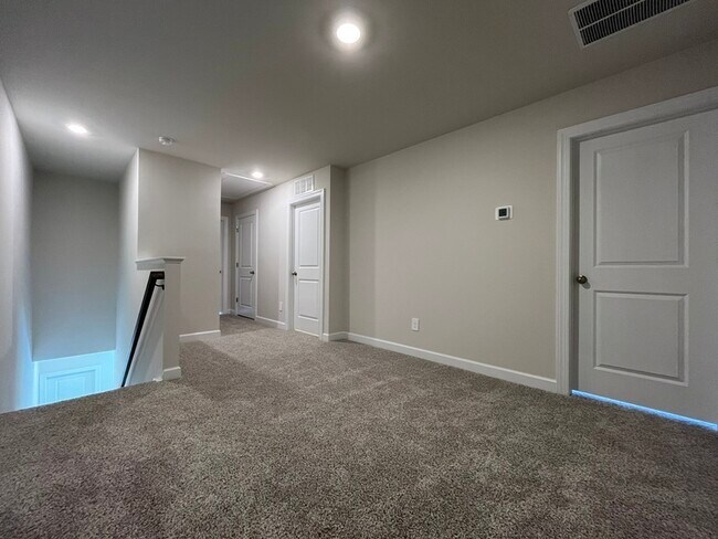 Building Photo - 1716 Braemar Vlg Dr