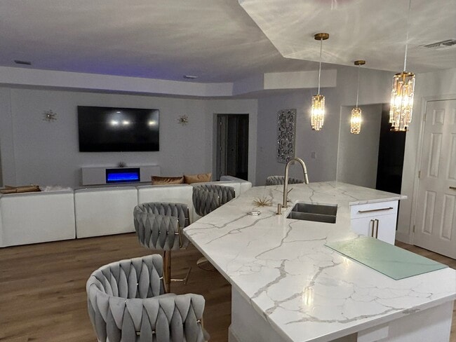 Building Photo - 207 Biltmore Pl