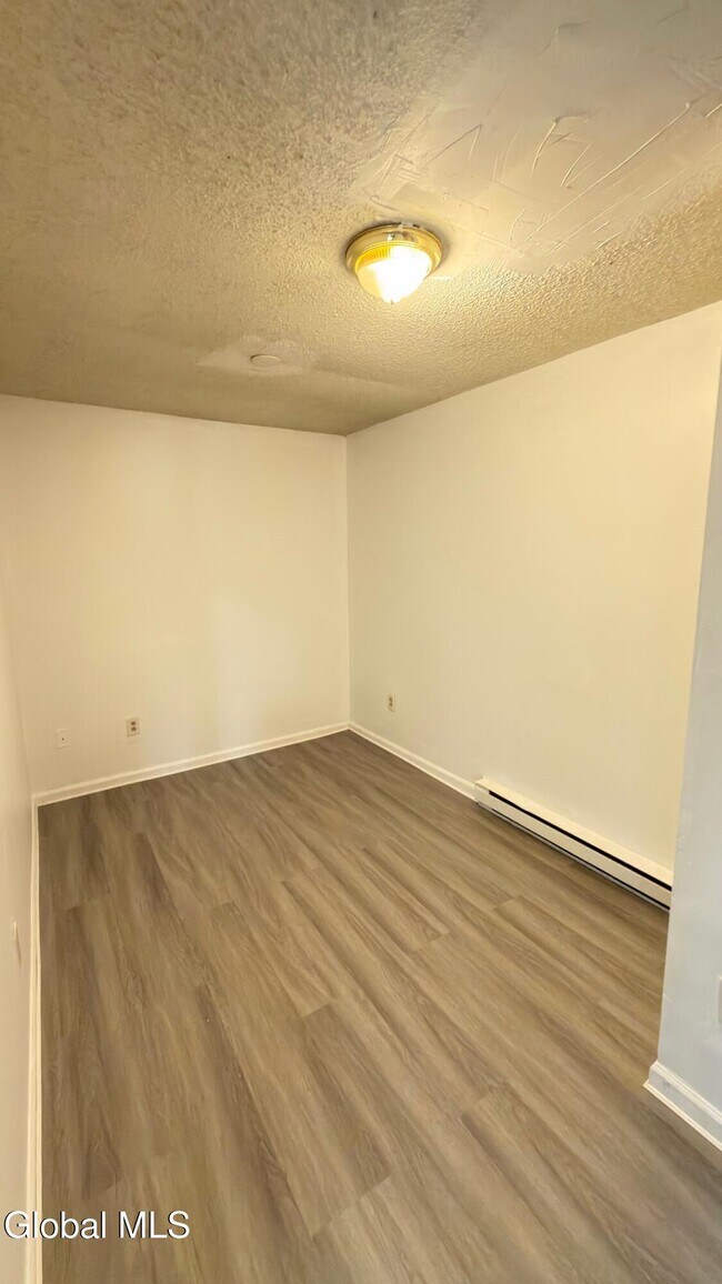 Building Photo - 3134 6th Ave