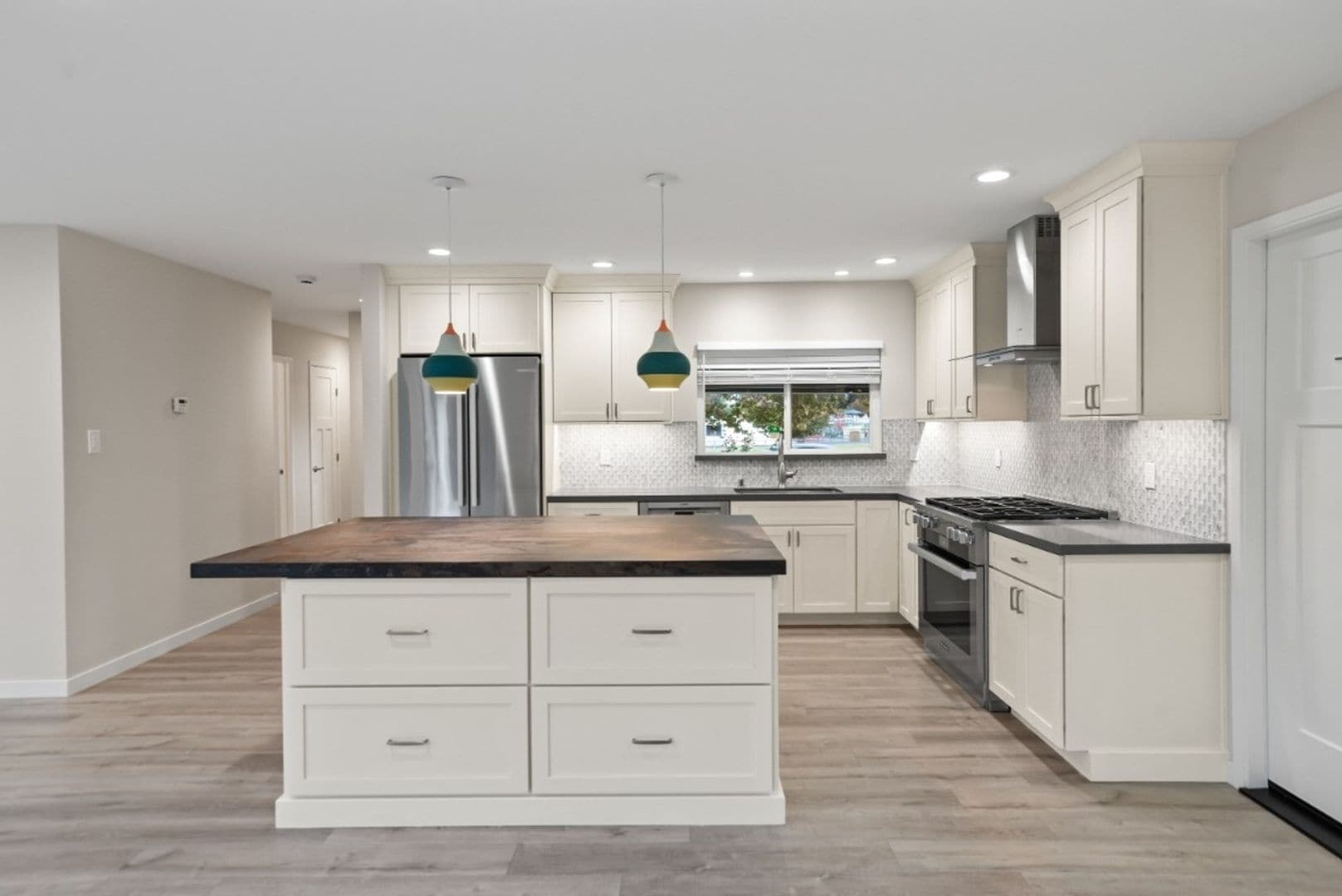 Building Photo - 692 Pomeroy Ave