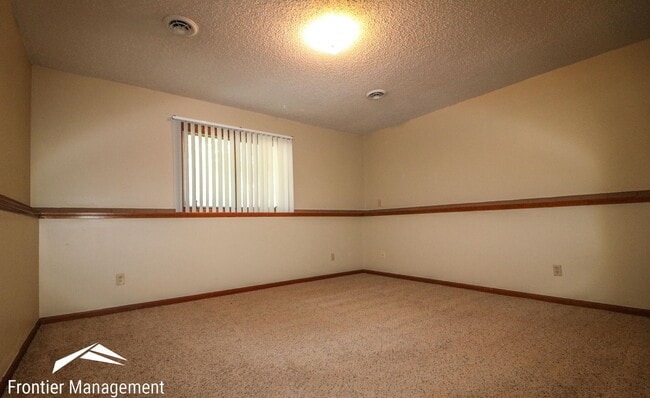 Building Photo - Beautiful duplex located in the hills of West Manhattan!