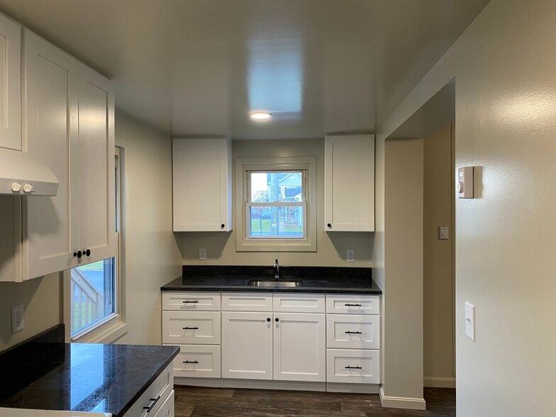 Building Photo - 10 Stoltzfus Ln