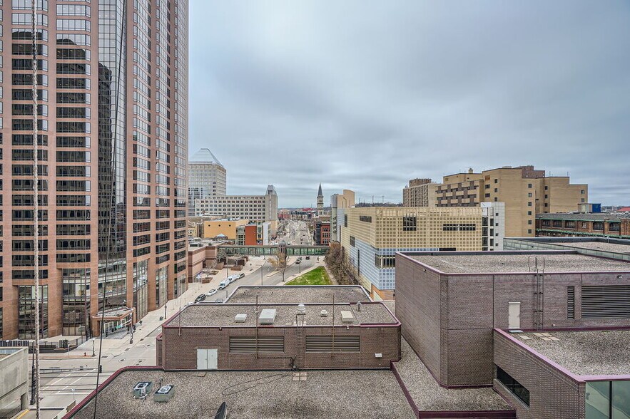 Building Photo - 66 9th St E