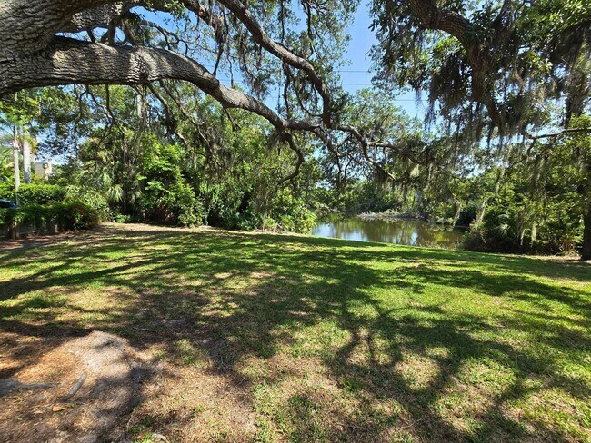 Building Photo - Charming 2BR/ 2BA/ 2 Car Garage - Near Phillippi Creek