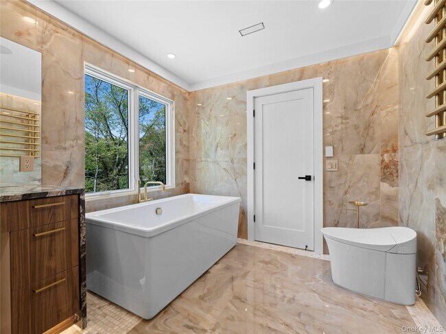 Building Photo - 5 N Hills Rd