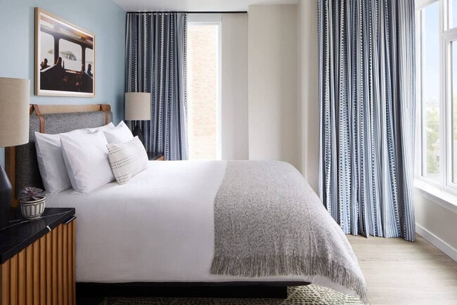 Building Photo - 1122 Madison St