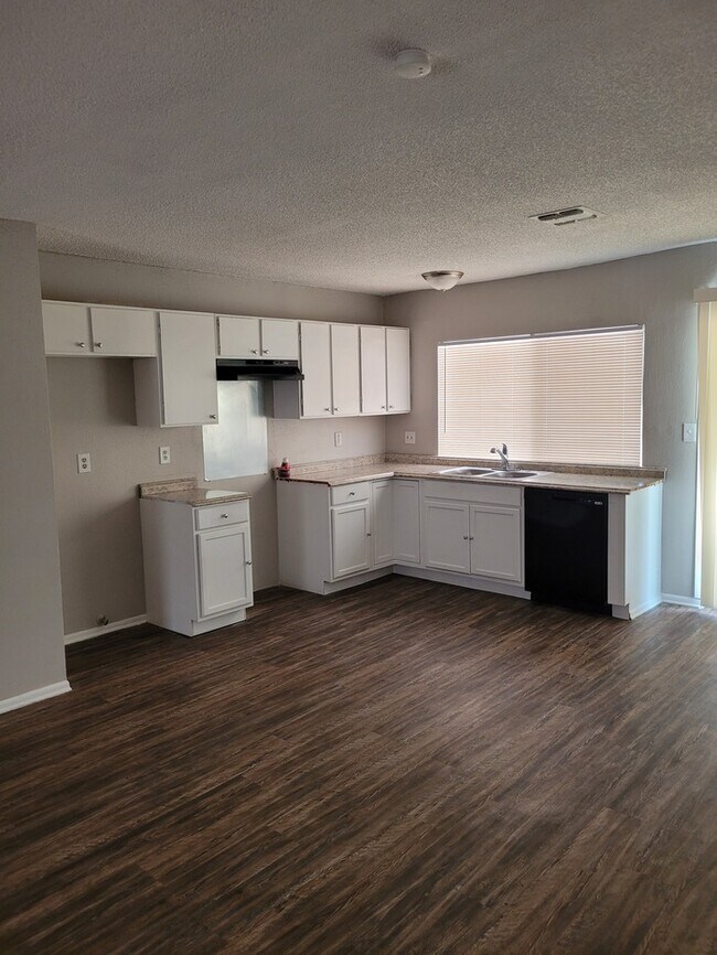 Building Photo - 7006 Glen Grove San Antonio TX 78239