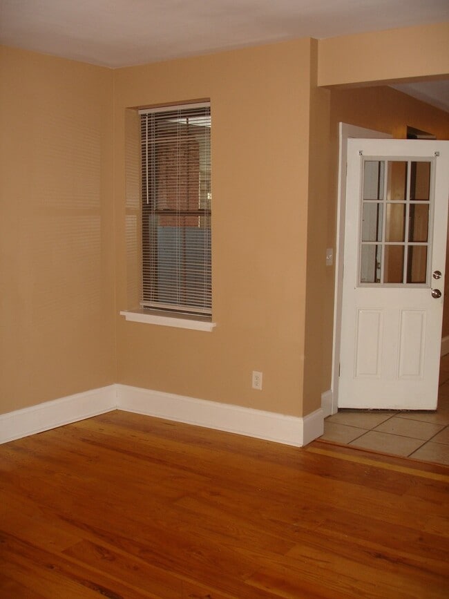 Building Photo - 518 N Queen St