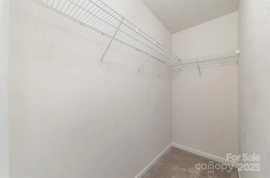Building Photo - Room in House on Eastcott Ave