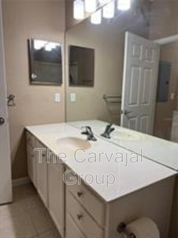 Building Photo - 6335 Contessa Dr