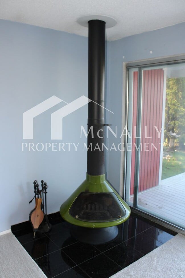 Building Photo - Beautiful 1 Bedroom Water View Condo