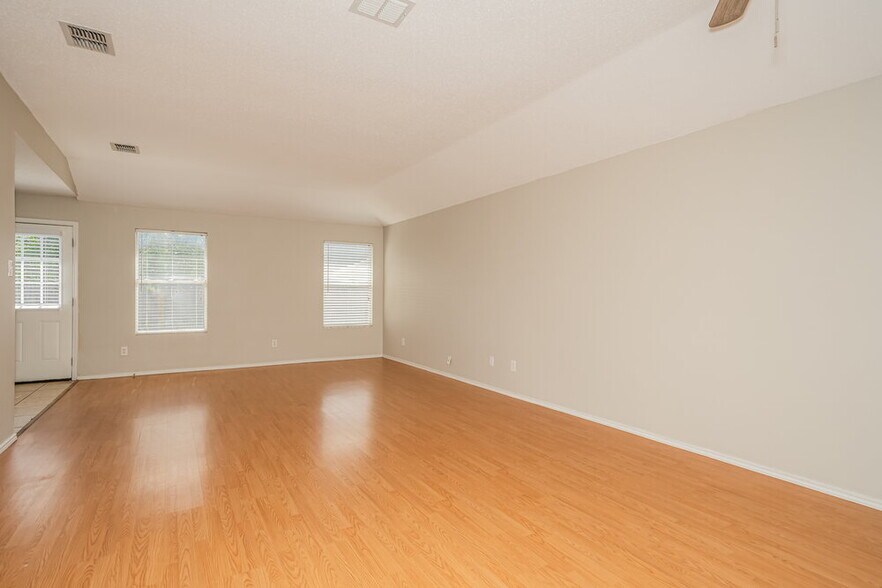 Building Photo - 537 Bailey St