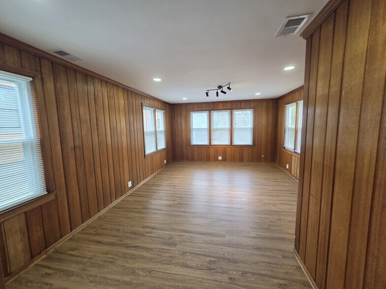 Building Photo - 5207 Galitz St