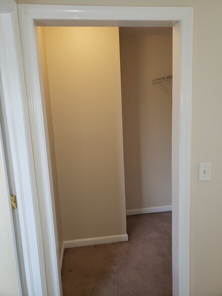 Building Photo - 9 Cottage Plz