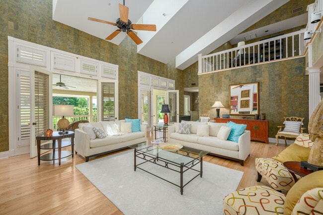 Building Photo - 981 Longboat Club Rd