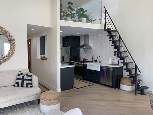 Building Photo - Coastal Living at Its Best | 3 Bed + 2 Bat...