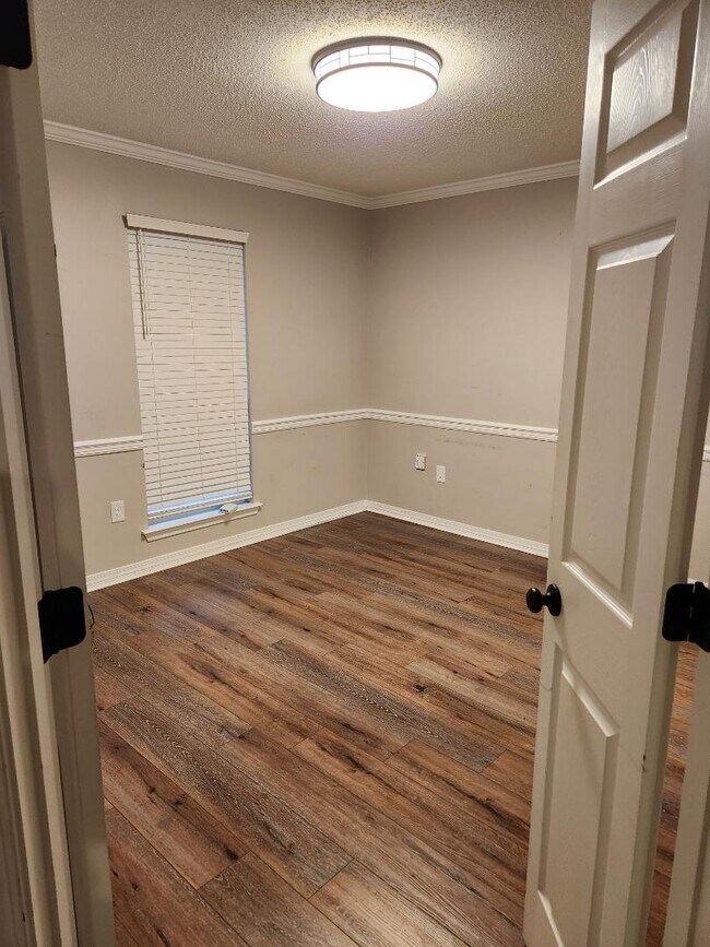 Building Photo - 9321 Champion Cir S