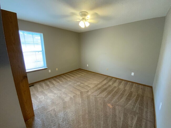 Building Photo - 3566-3568 Prescott Dr