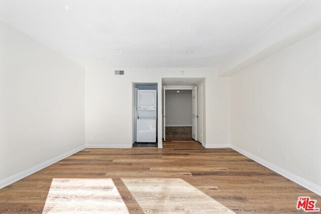 Building Photo - 1907 Selby Ave