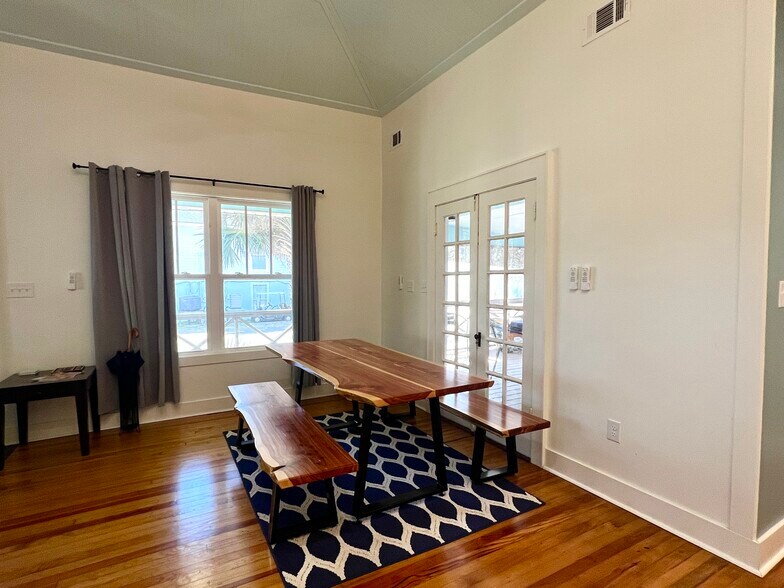 Building Photo - 201 Lovell Ave