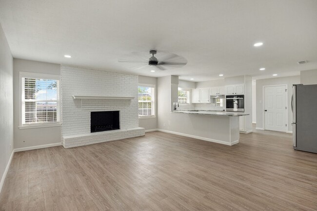 Building Photo - Completely Remodeled Four Bedroom