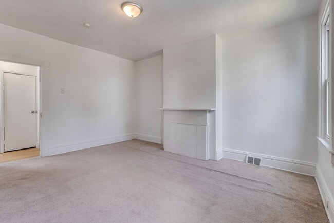 Building Photo - Available JULY 2026 - Renovated 3 Bedroom Home w/ Parking in Mt. Washington!