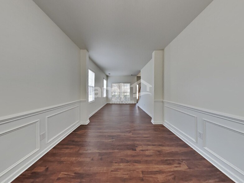 Building Photo - 111 Meandering Way Ln