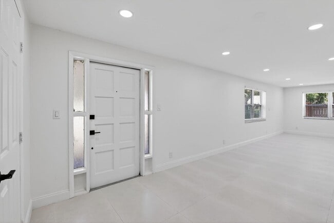 Building Photo - 2630 SW 49th Ct