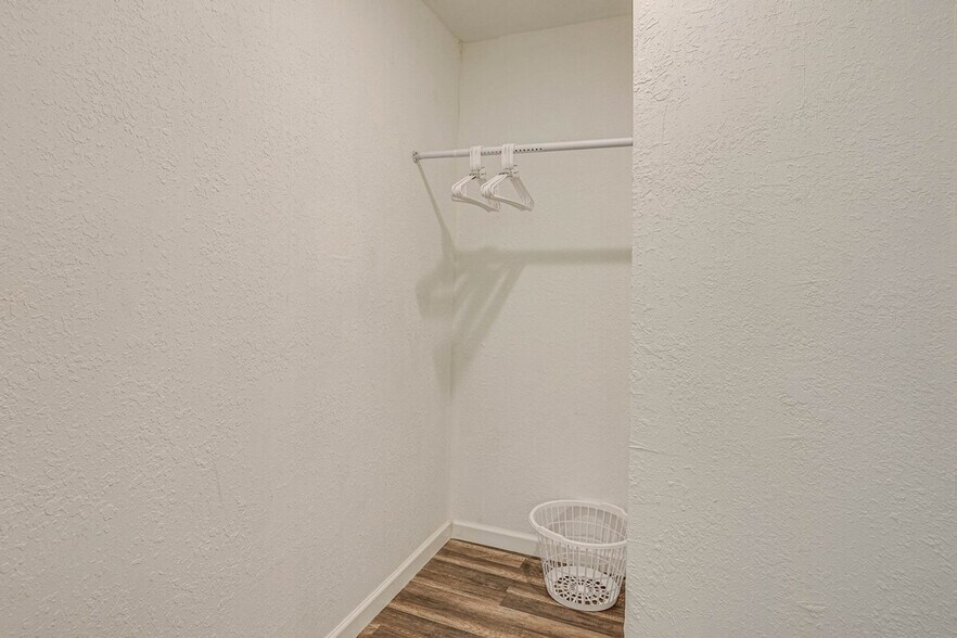 Building Photo - 1120 Sunrise Hill