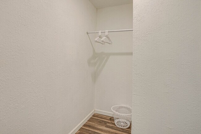 Building Photo - 1120 Sunrise Hill