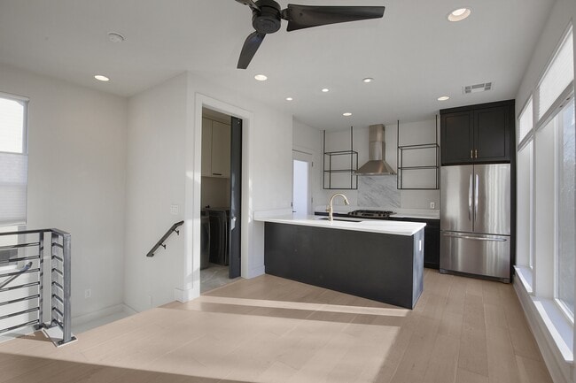 Primary Photo - 1708 Perez St