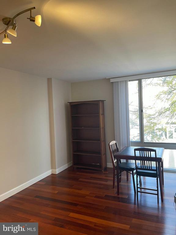 Building Photo - 950 25th St NW