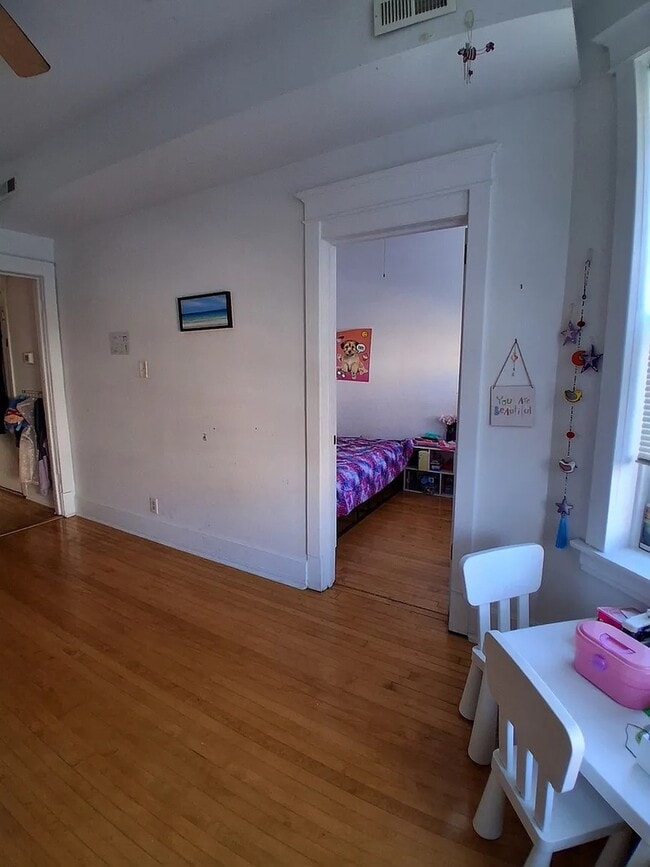 Building Photo - 2354 S Whipple St