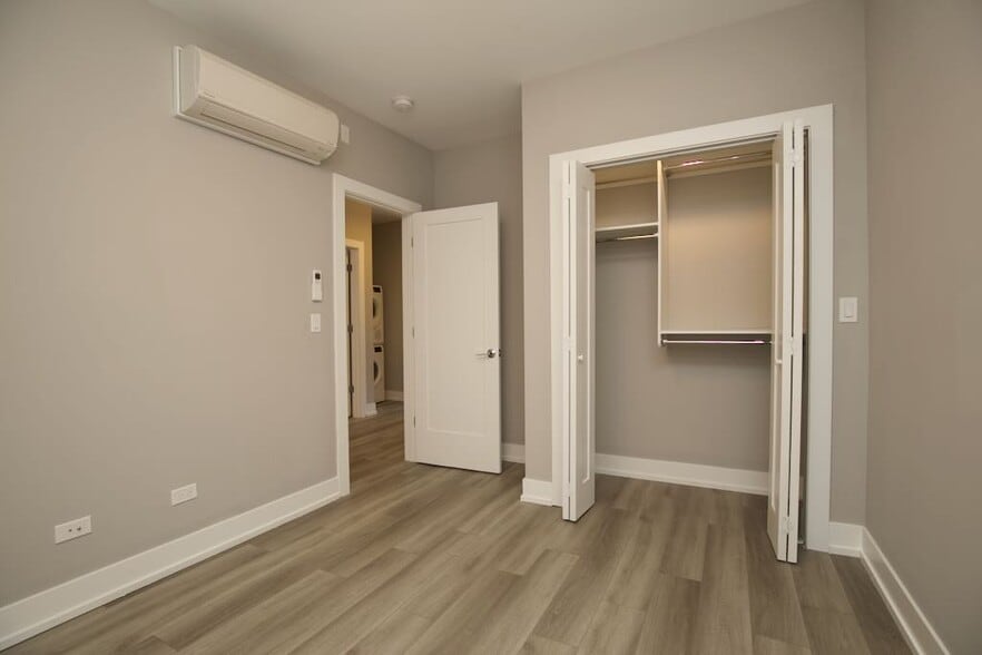 Building Photo - 3934 N Janssen Ave